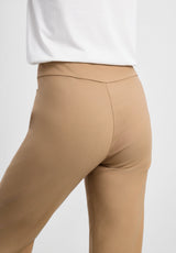 Thea Straight - Medium Length - Nougat