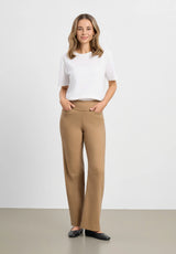 Thea Straight - Medium Length - Nougat