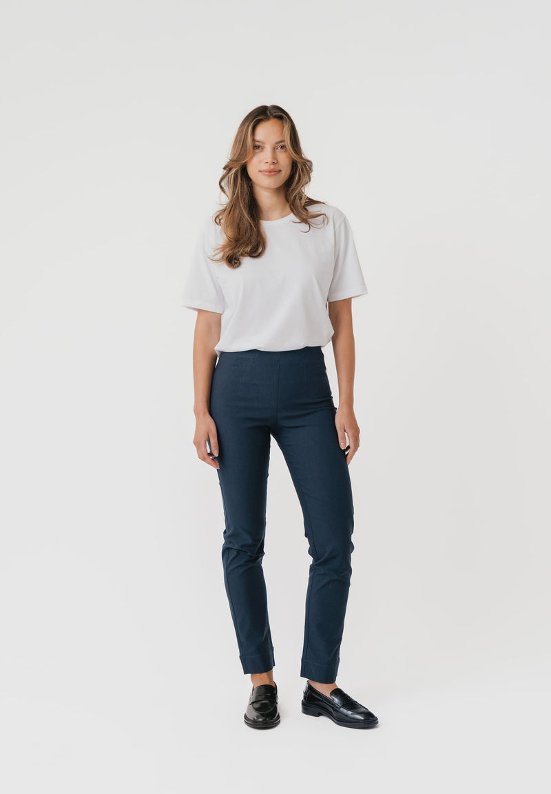 Betty Regular - Medium Length - Navy