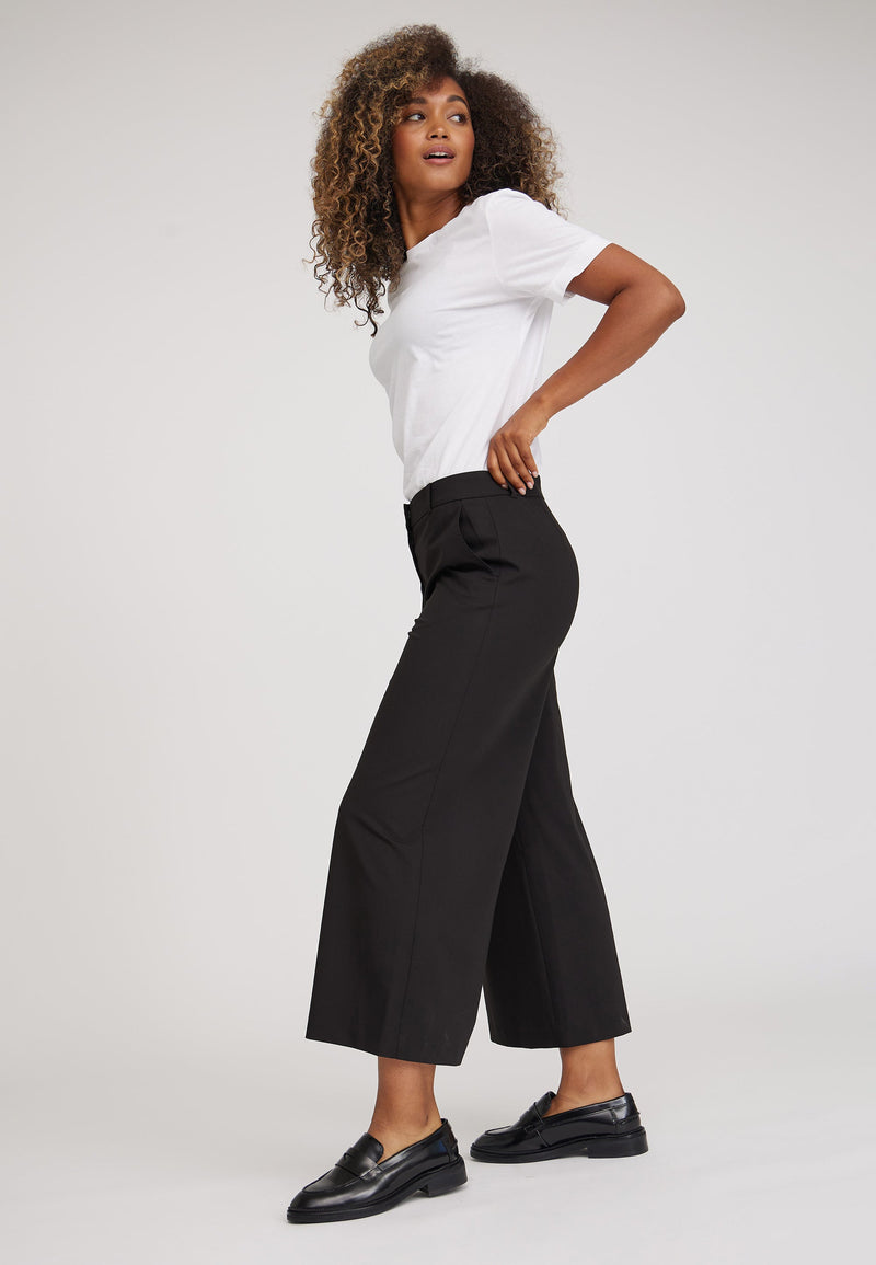 Lia Loose Crop - Black