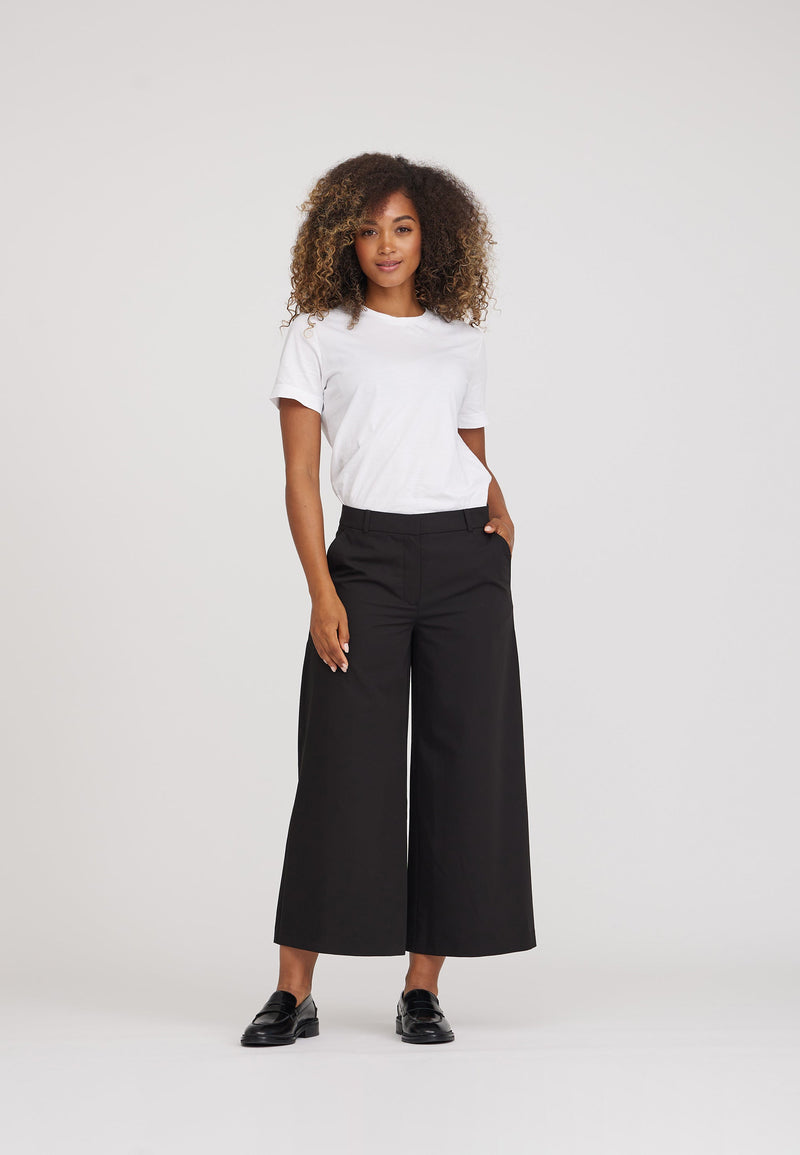 Lia Loose Crop - Black